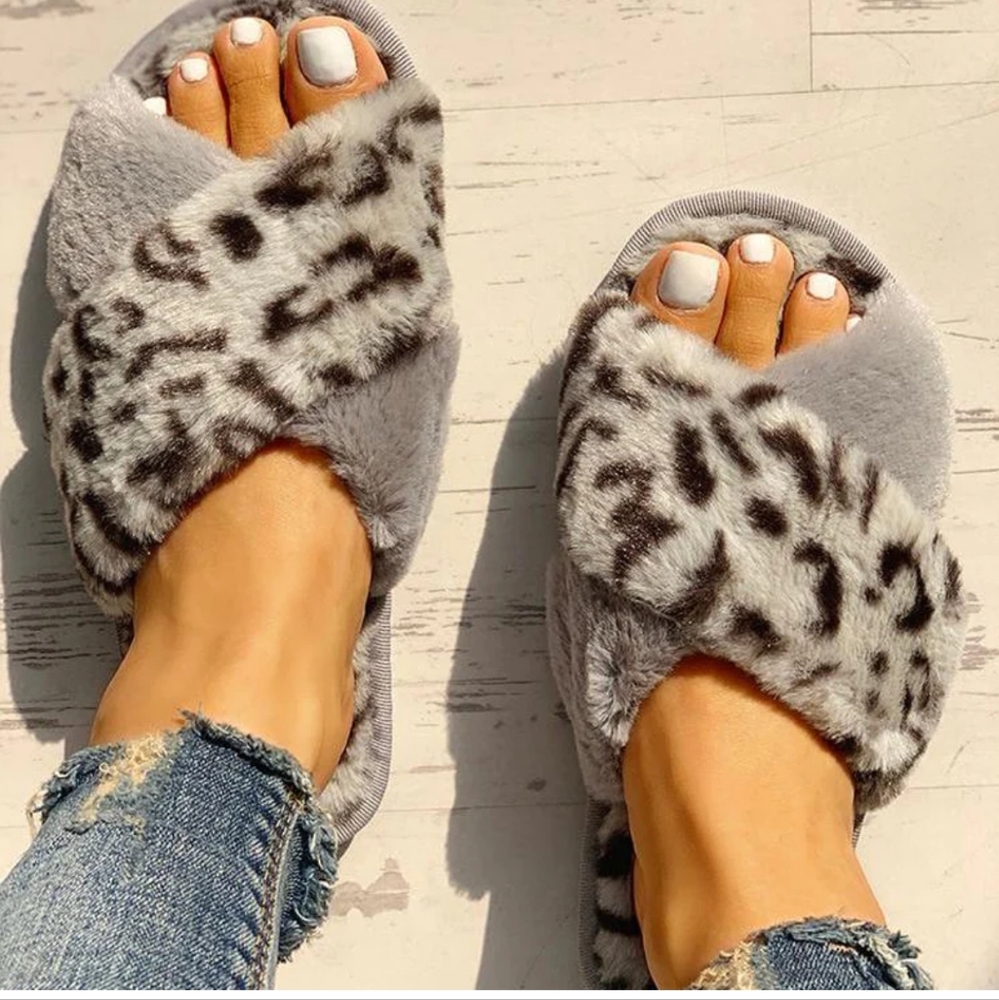 NWT NING Grey Leopard Animal Print Faux Fur House Slipper Slide Sandals 11-11.5